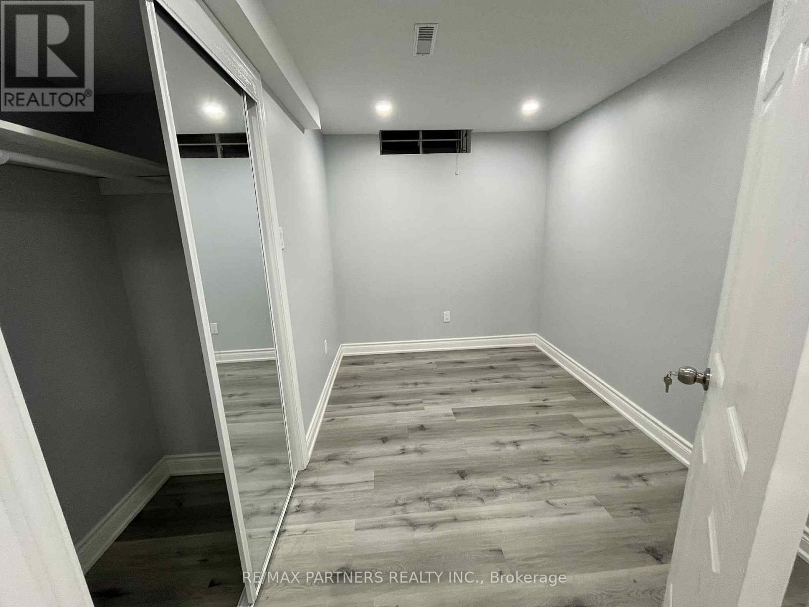 31 Chalone Crescent, Vaughan, ON - Indoor Photo Showing Other Room