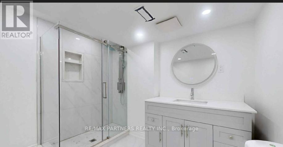 31 Chalone Crescent, Vaughan, ON - Indoor Photo Showing Bathroom