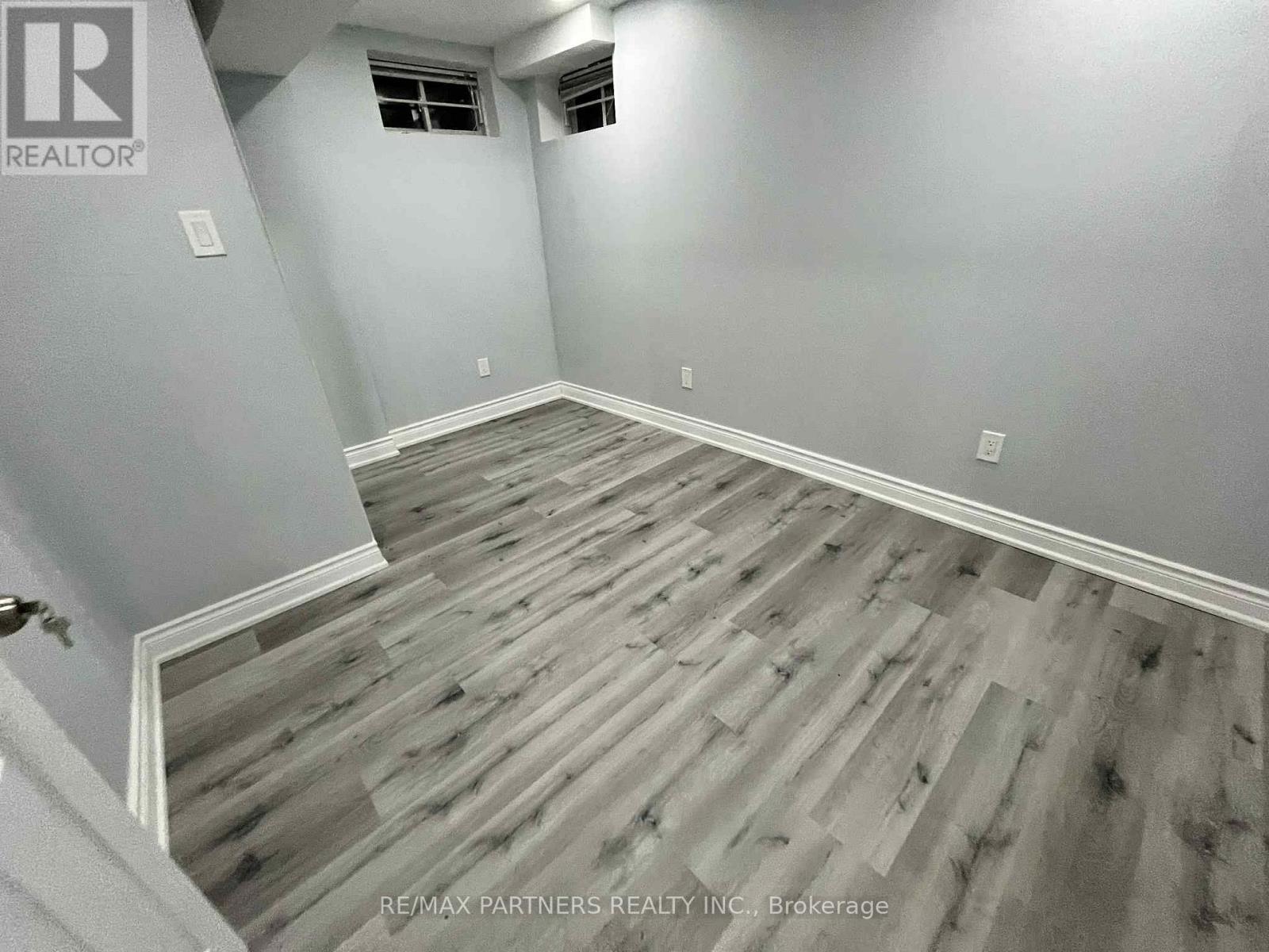 31 Chalone Crescent, Vaughan, ON - Indoor Photo Showing Other Room