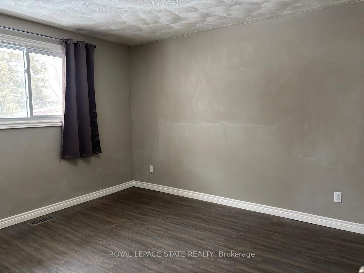 39 Evelyn Street, Brantford, ON - Indoor Photo Showing Other Room