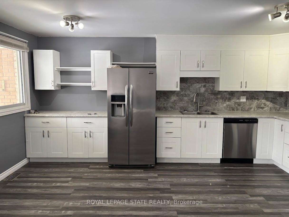 39 Evelyn Street, Brantford, ON - Indoor Photo Showing Kitchen