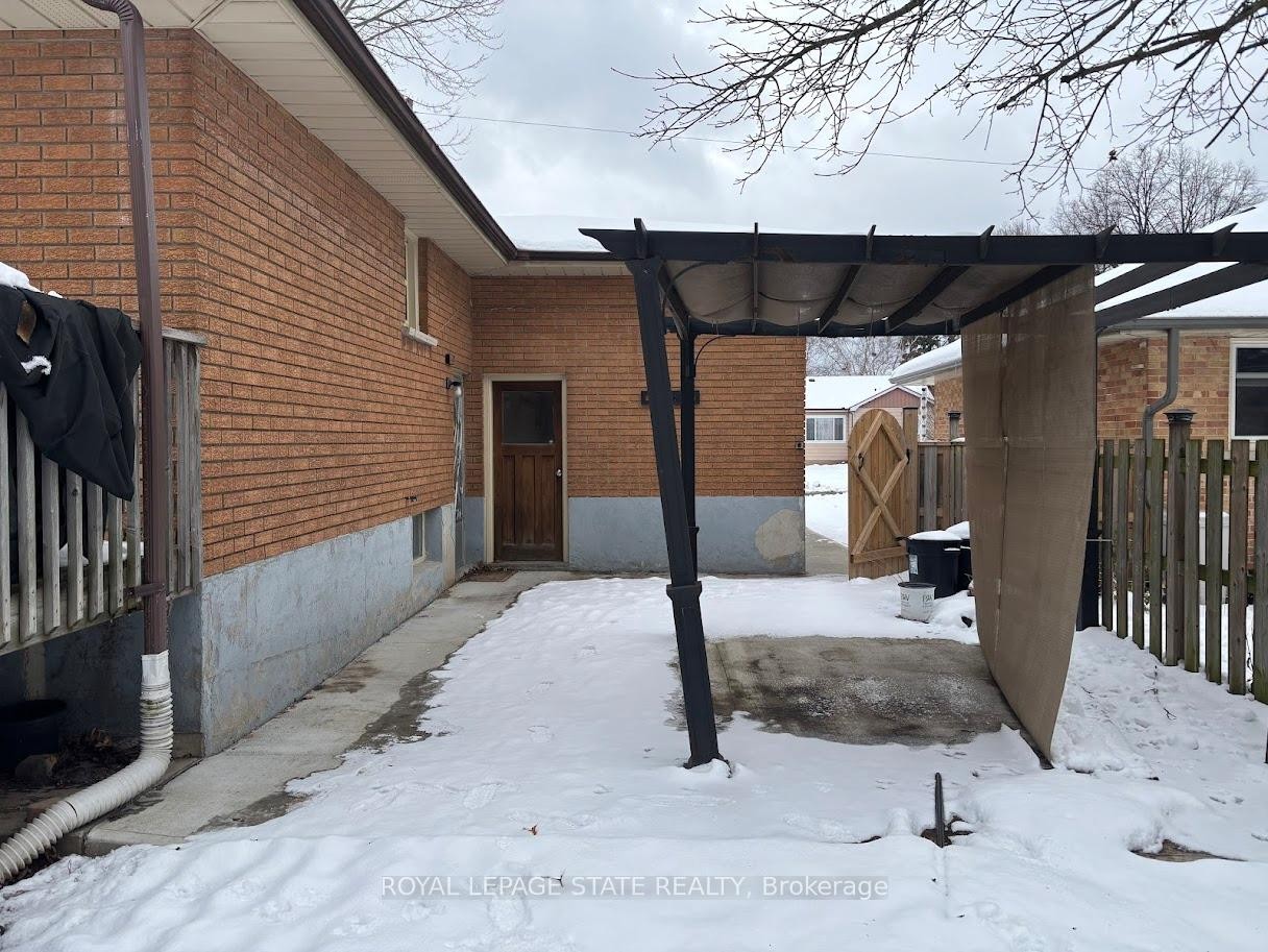 39 Evelyn Street, Brantford, ON - Outdoor With Exterior