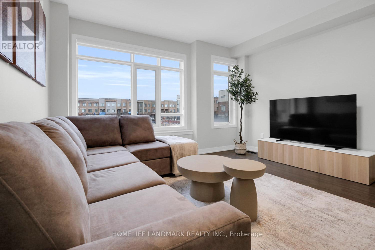217 Salterton Circle, Vaughan, ON - Indoor Photo Showing Living Room
