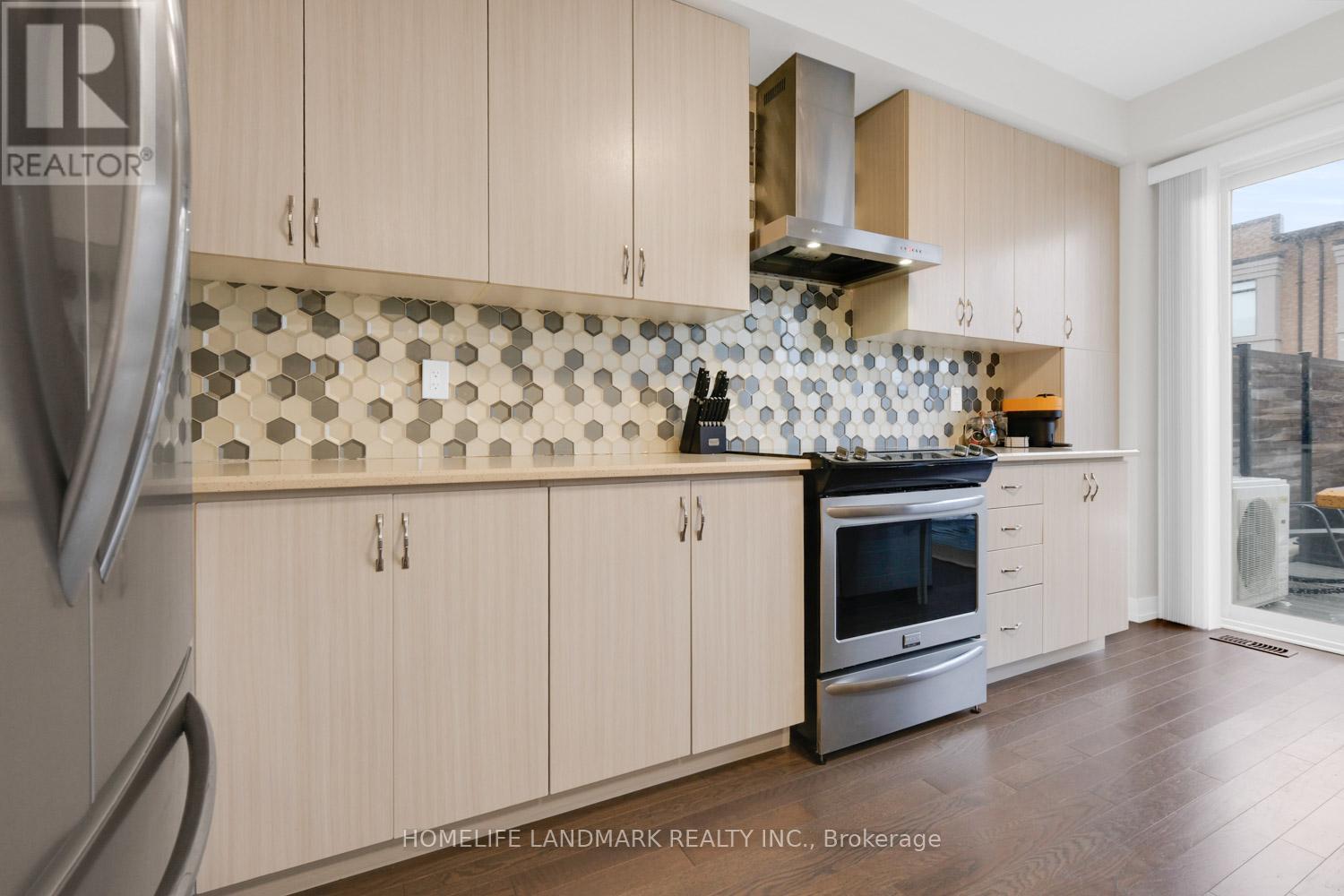 217 Salterton Circle, Vaughan, ON - Indoor Photo Showing Kitchen