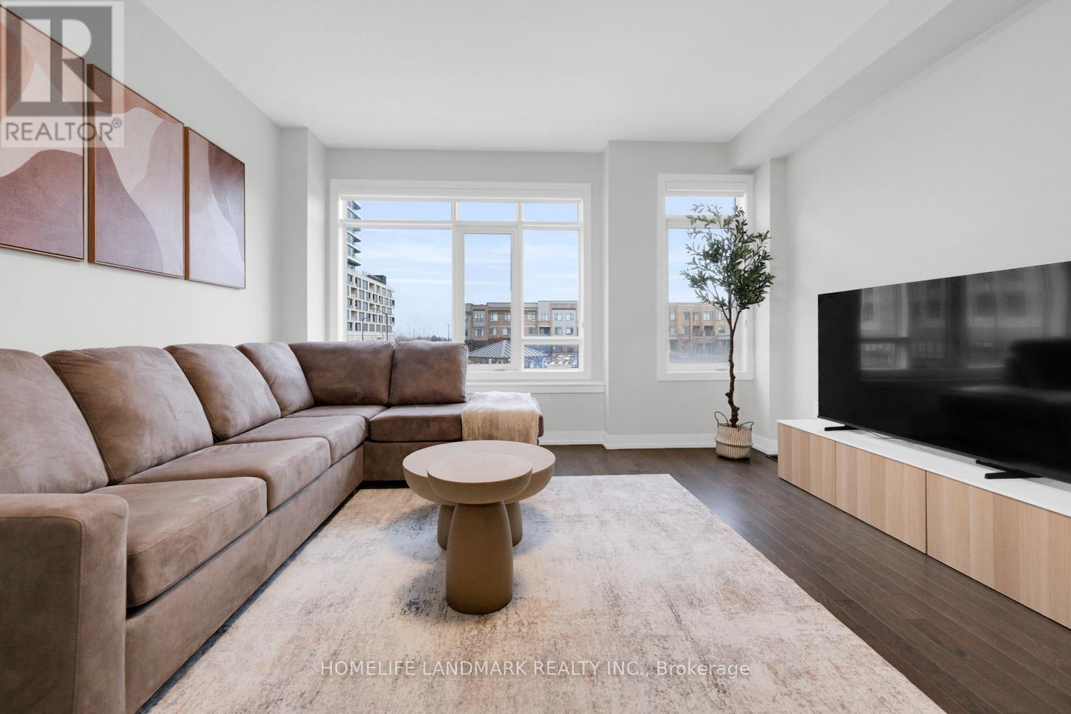 217 Salterton Circle, Vaughan, ON - Indoor Photo Showing Living Room