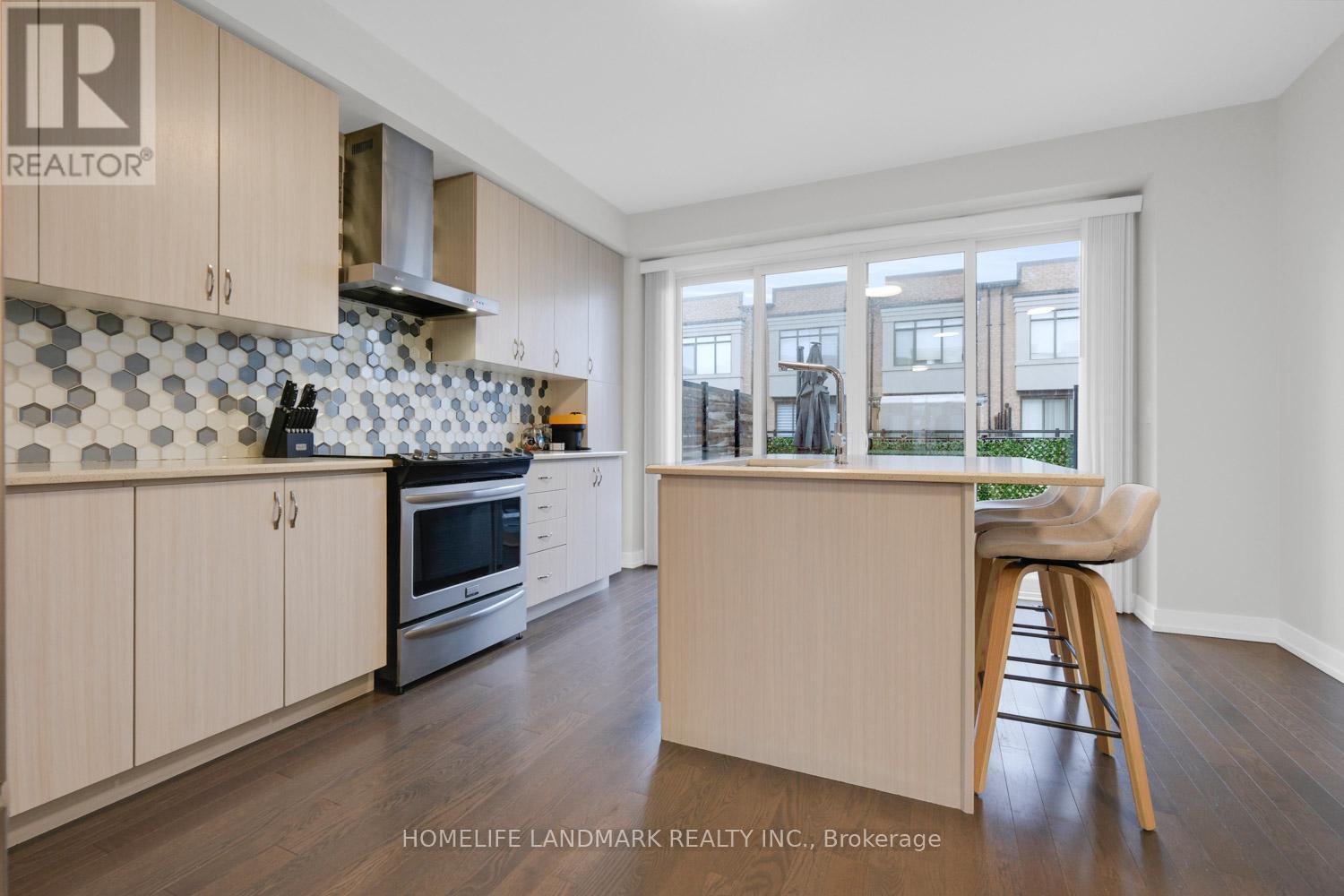 217 Salterton Circle, Vaughan, ON - Indoor Photo Showing Kitchen