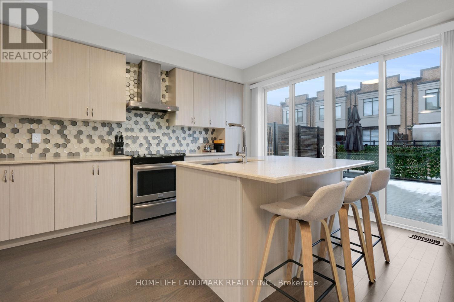 217 Salterton Circle, Vaughan, ON - Indoor Photo Showing Kitchen