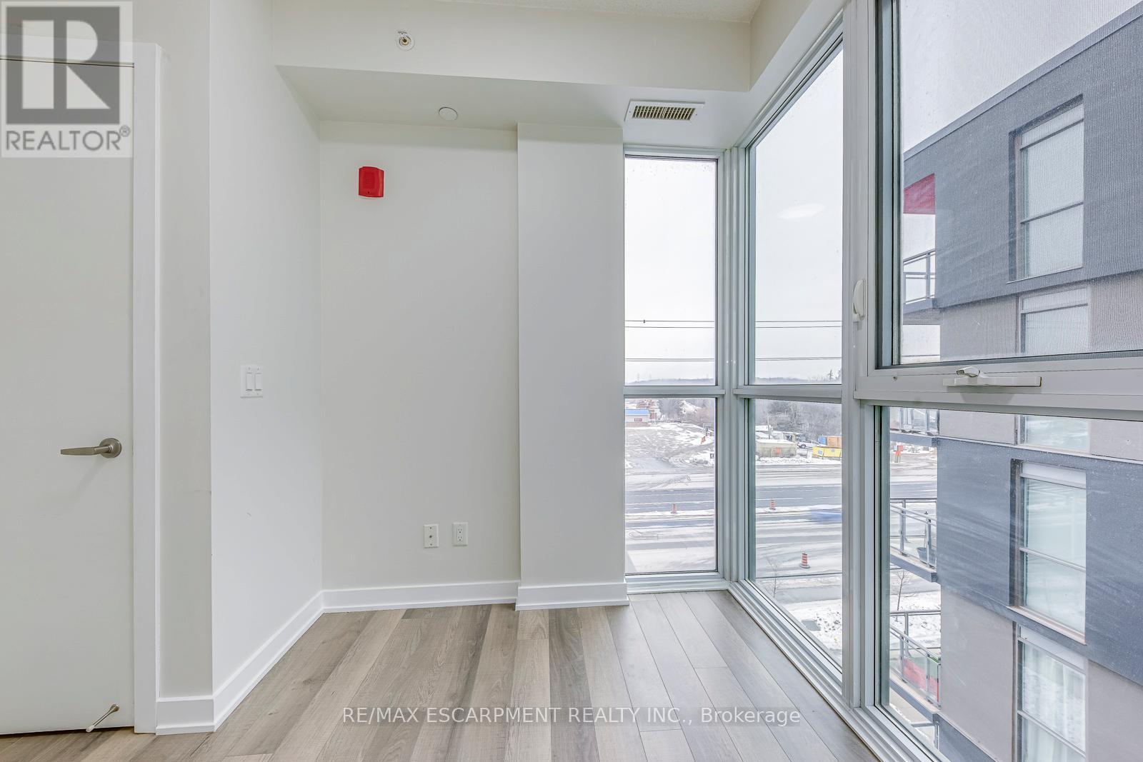 105 - 1135 Cooke Boulevard, Burlington, ON - Indoor Photo Showing Other Room