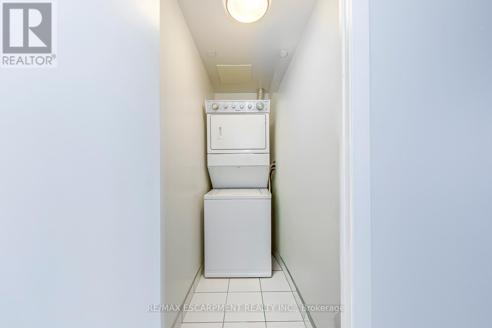 105 - 1135 Cooke Boulevard, Burlington, ON - Indoor Photo Showing Laundry Room