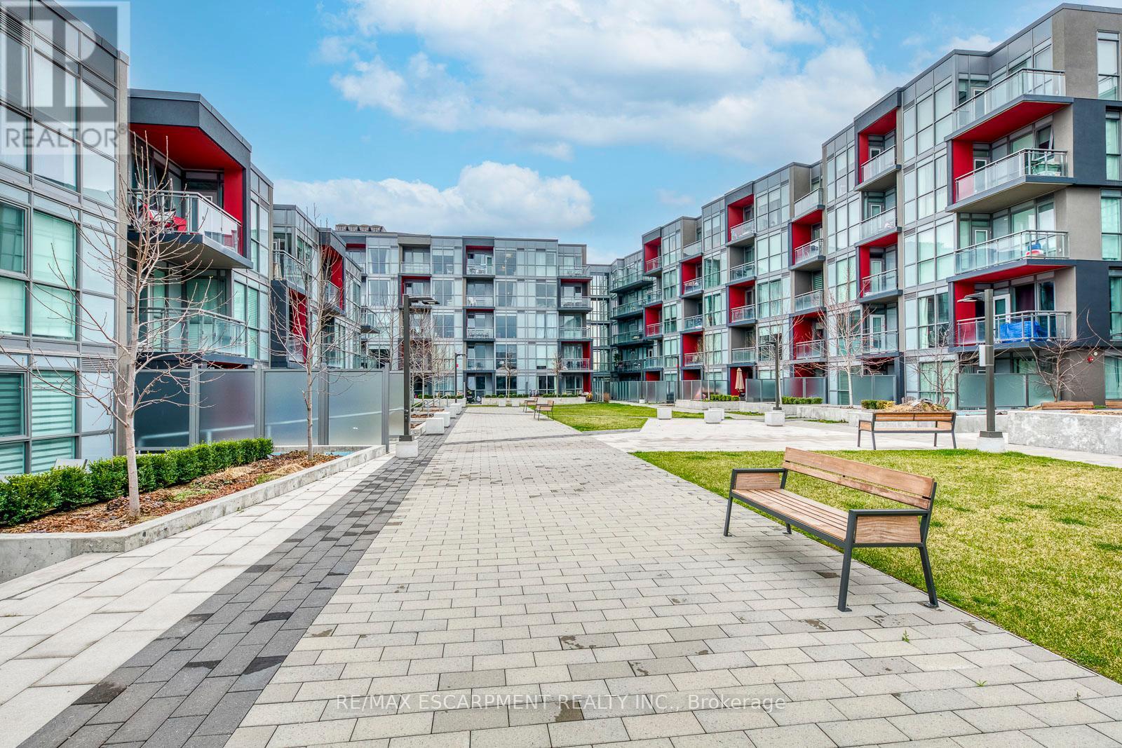 105 - 1135 Cooke Boulevard, Burlington, ON - Outdoor With Facade