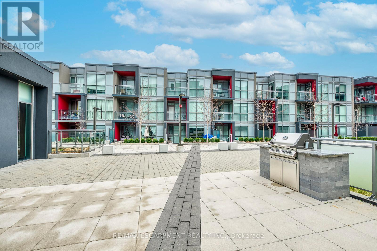 105 - 1135 Cooke Boulevard, Burlington, ON - Outdoor