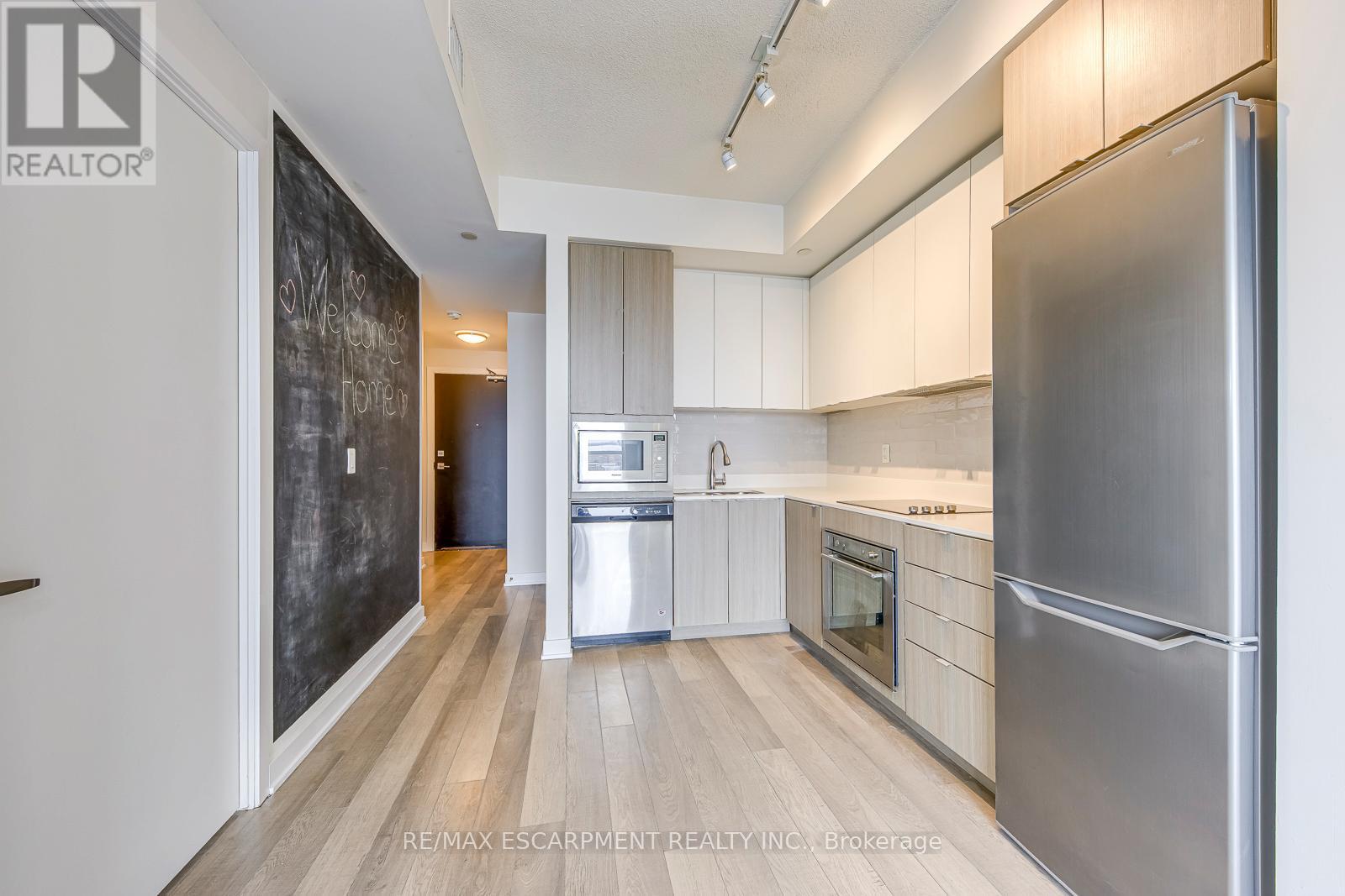 105 - 1135 Cooke Boulevard, Burlington, ON - Indoor Photo Showing Kitchen With Stainless Steel Kitchen