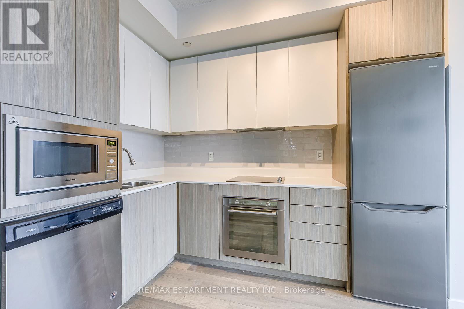 105 - 1135 Cooke Boulevard, Burlington, ON - Indoor Photo Showing Kitchen