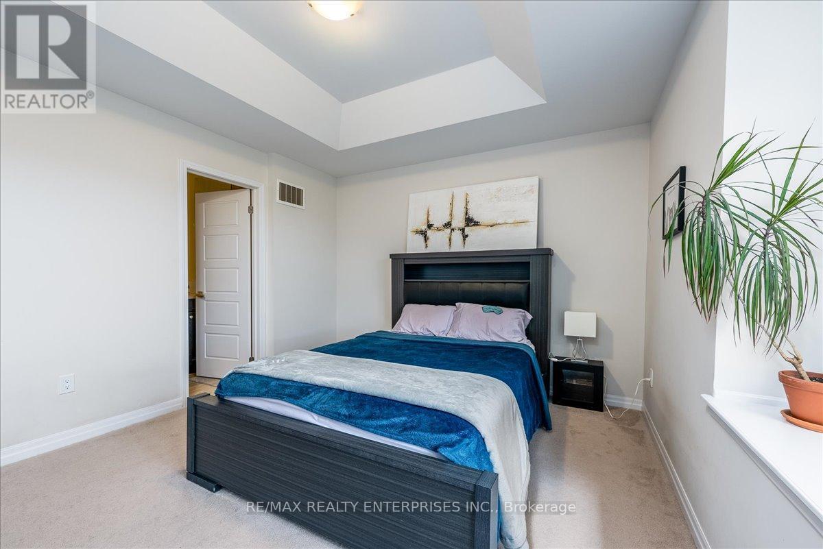 31 - 3002 Preserve Drive, Oakville, ON - Indoor Photo Showing Bedroom