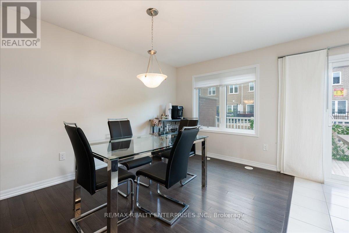 31 - 3002 Preserve Drive, Oakville, ON - Indoor Photo Showing Dining Room