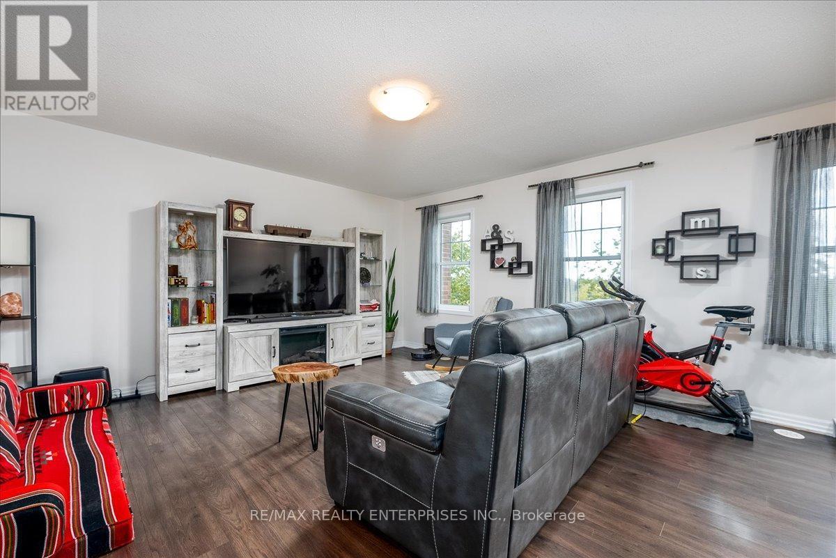 31 - 3002 Preserve Drive, Oakville, ON - Indoor Photo Showing Living Room