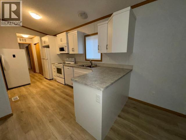 38-6263 Lund, Powell River, BC - Indoor Photo Showing Kitchen With Double Sink