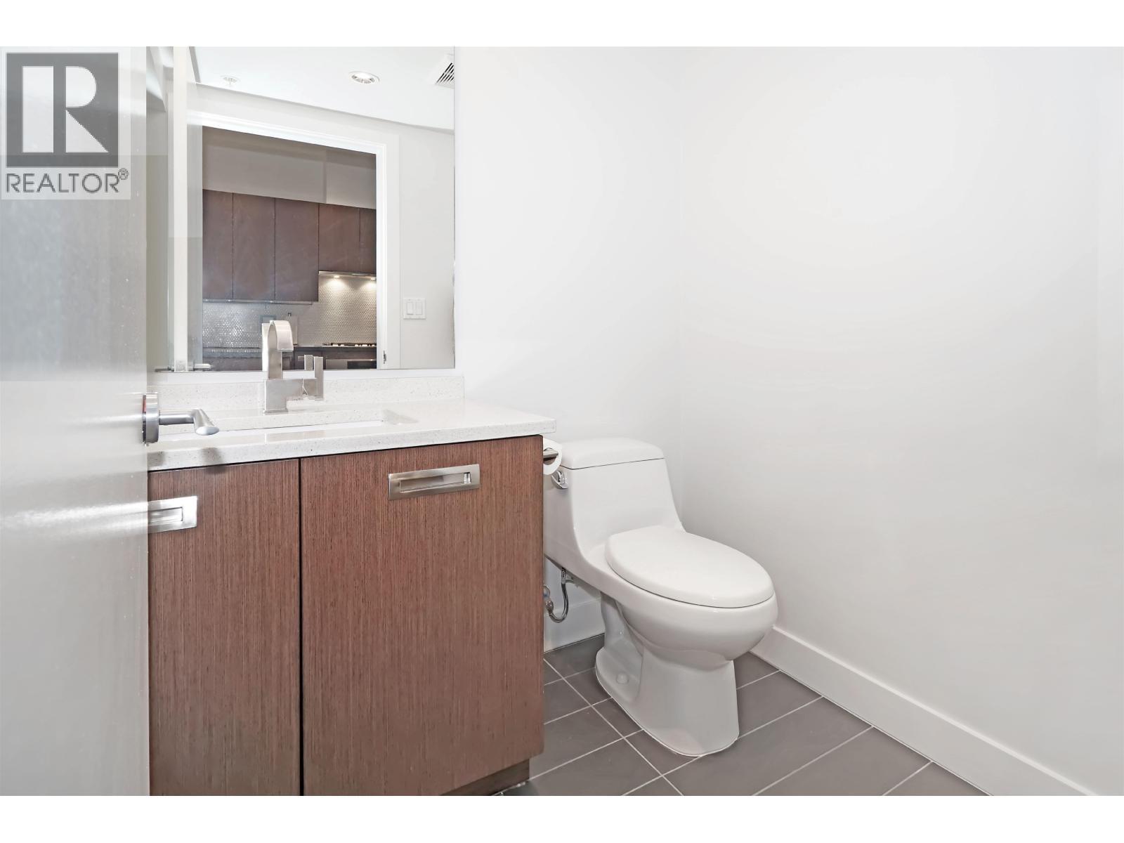 1045 Richards Street, Vancouver, BC - Indoor Photo Showing Bathroom