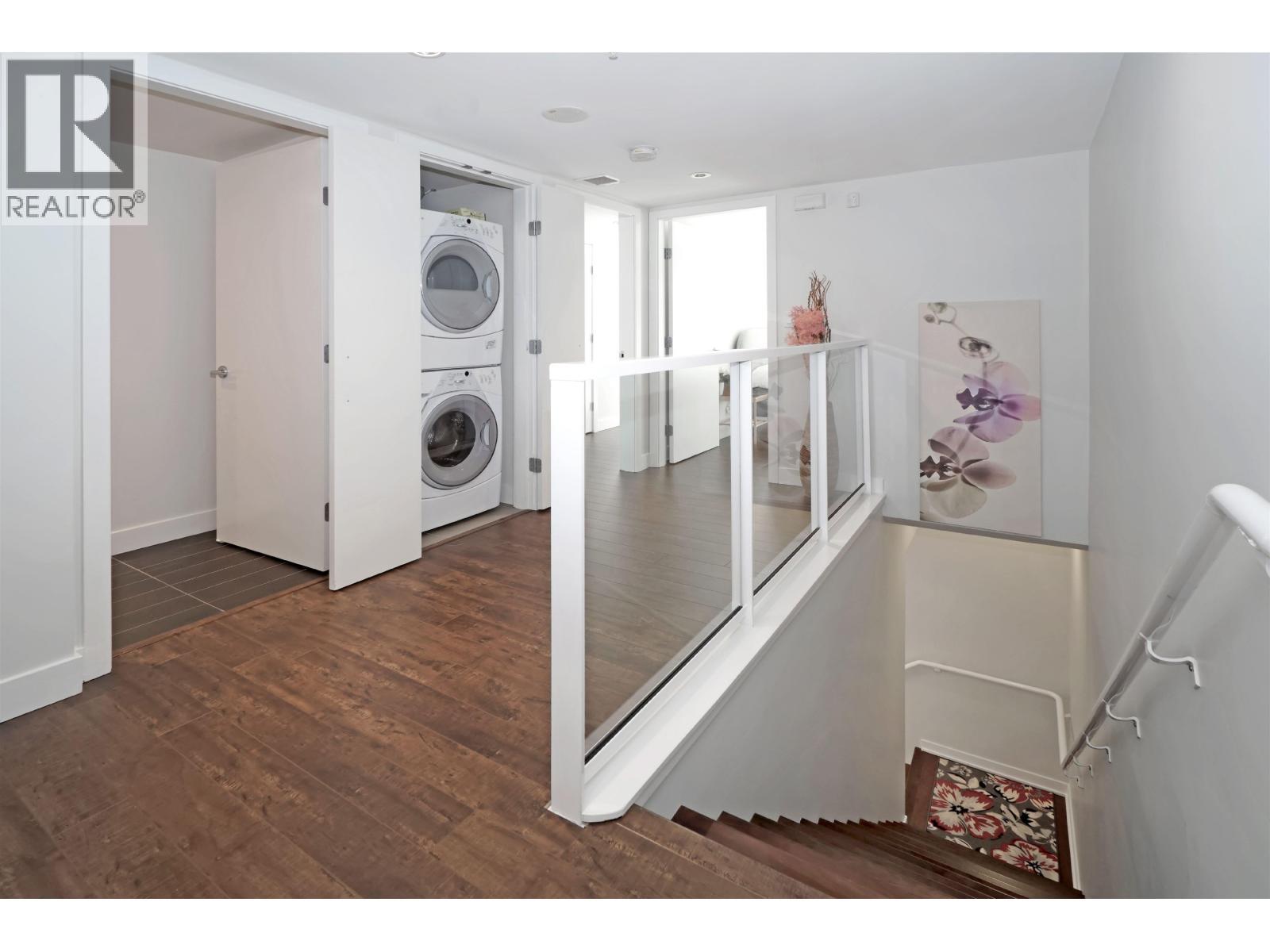 1045 Richards Street, Vancouver, BC - Indoor Photo Showing Laundry Room
