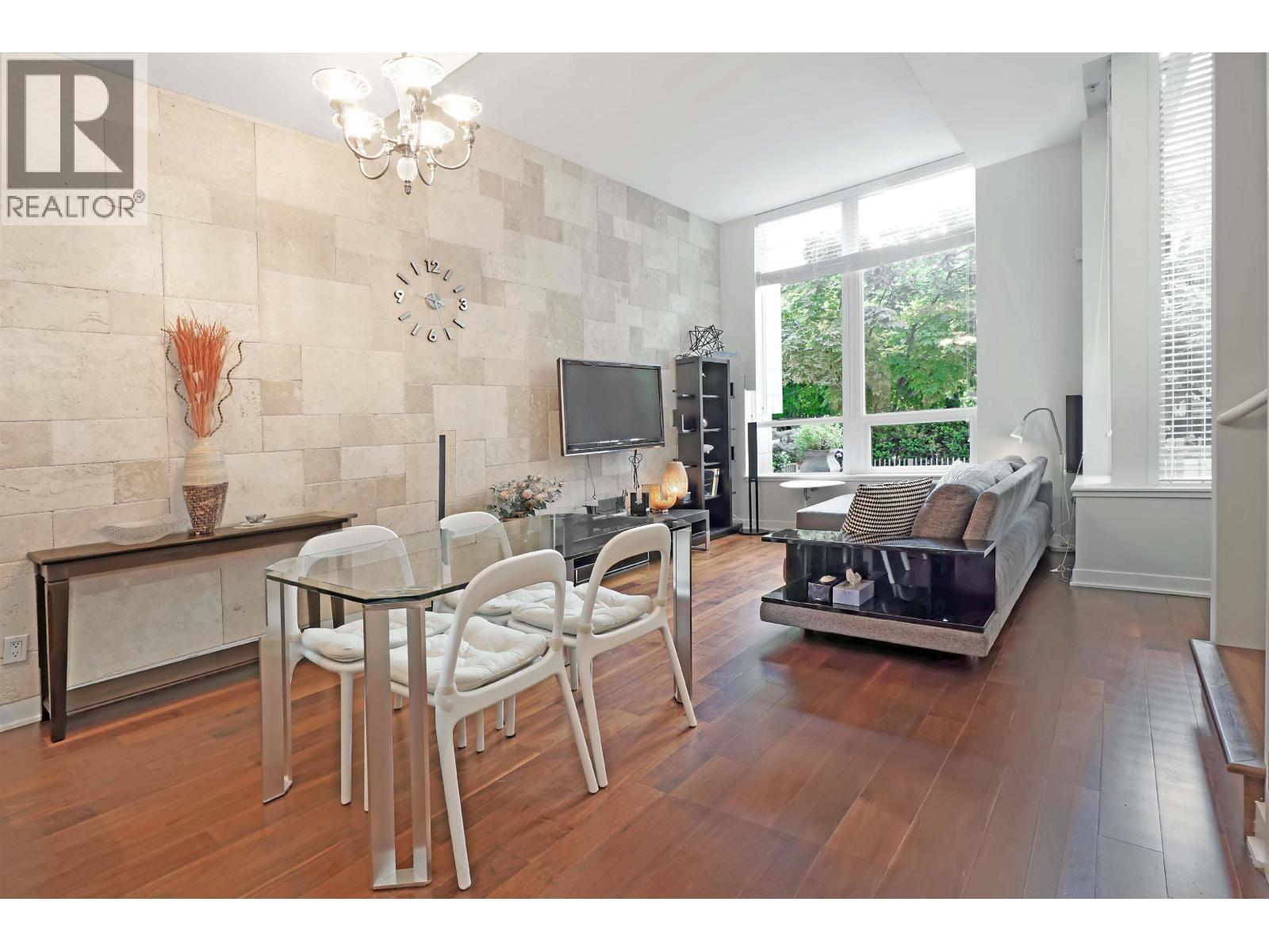 1045 Richards Street, Vancouver, BC - Indoor