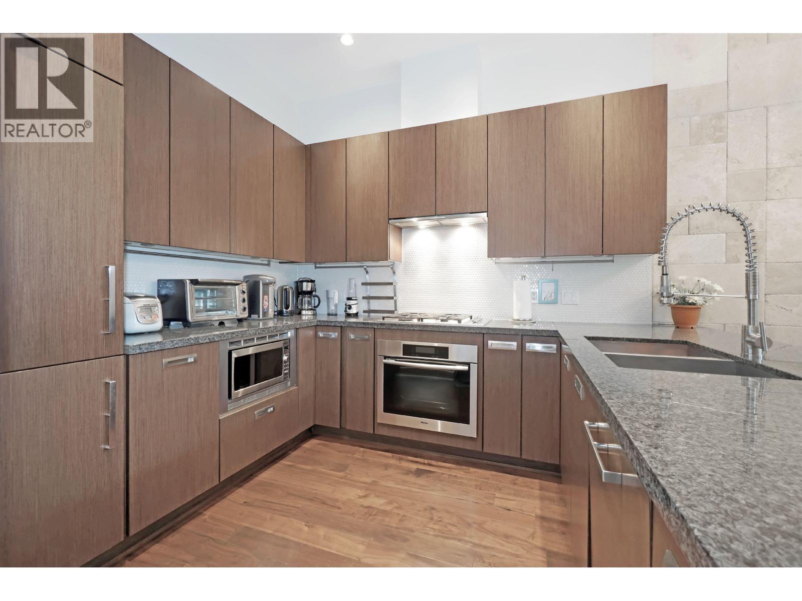 1045 Richards Street, Vancouver, BC - Indoor Photo Showing Kitchen With Double Sink With Upgraded Kitchen