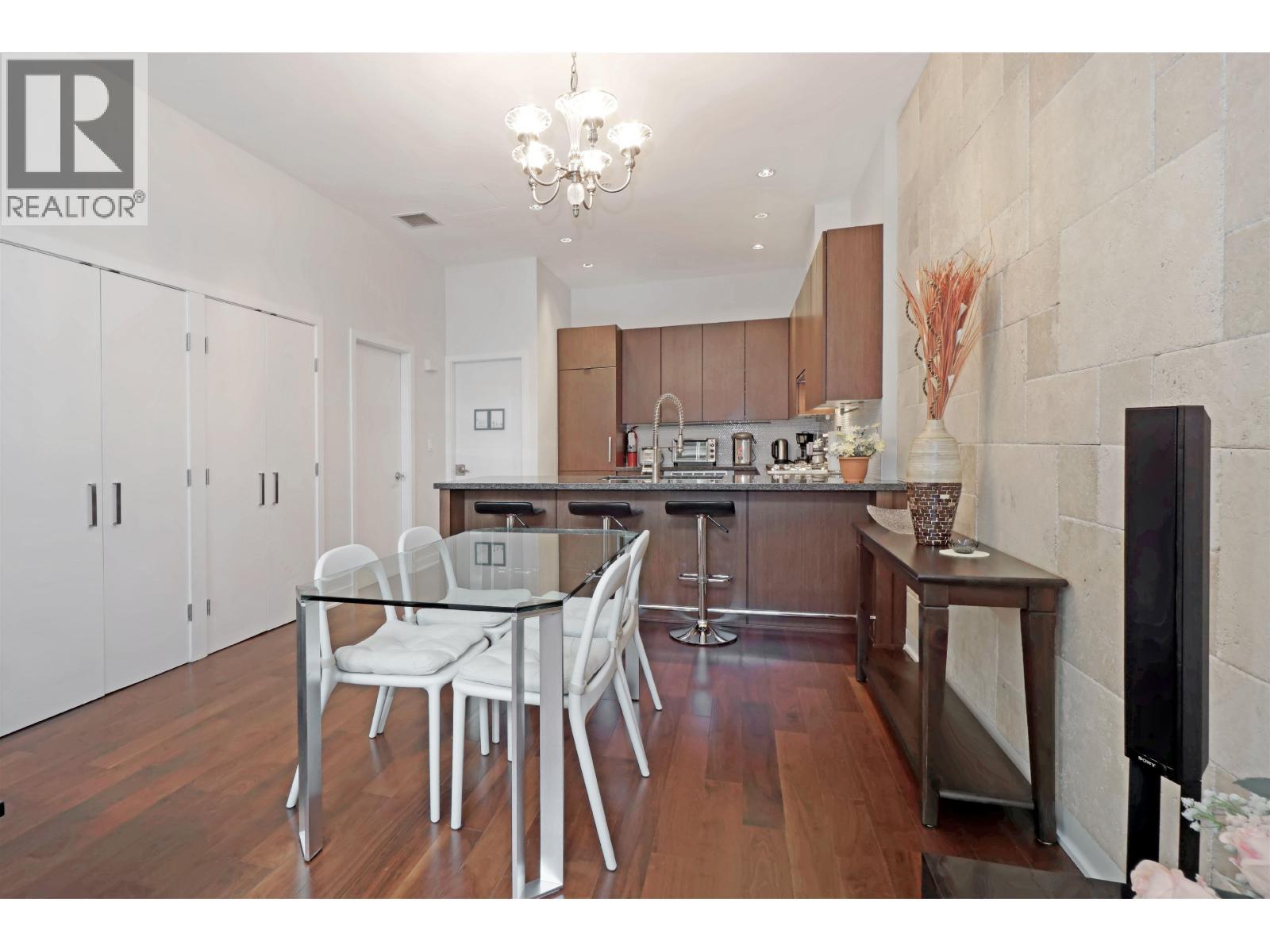 1045 Richards Street, Vancouver, BC - Indoor