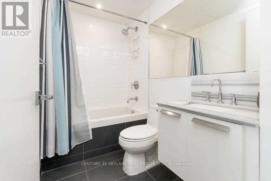 #1808 - 57 St Joseph Street, Toronto, ON - Indoor Photo Showing Bathroom