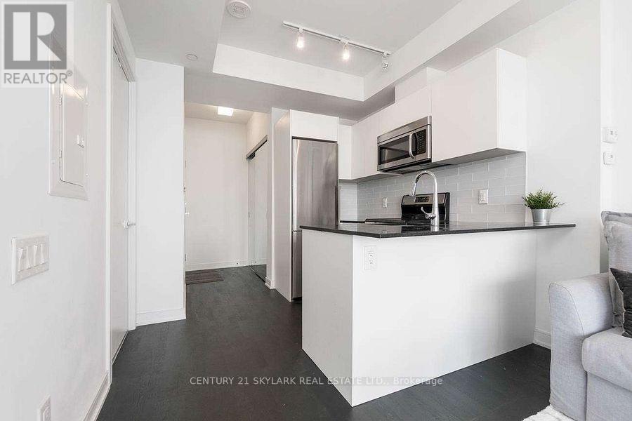 #1808 - 57 St Joseph Street, Toronto, ON - Indoor Photo Showing Kitchen