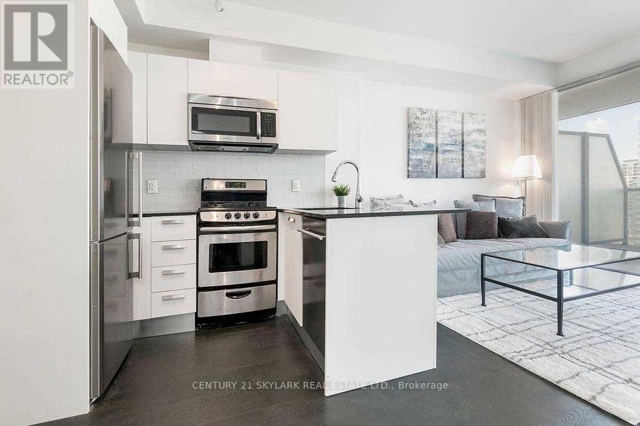 #1808 - 57 St Joseph Street, Toronto, ON - Indoor Photo Showing Kitchen