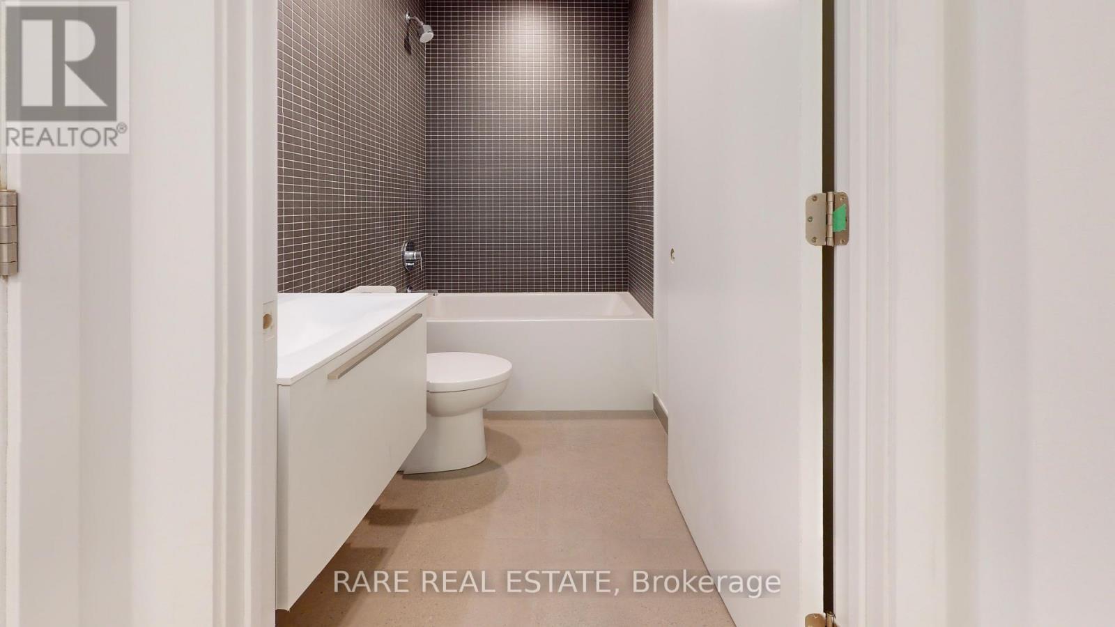 317 - 2720 Dundas Street W, Toronto, ON - Indoor Photo Showing Bathroom