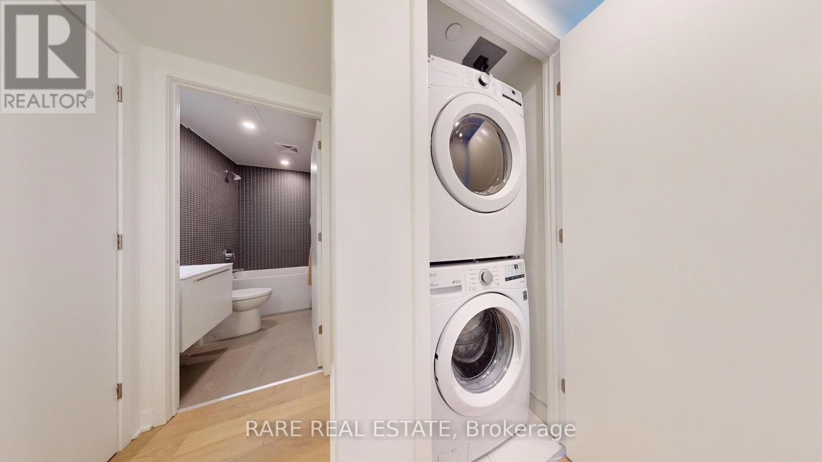 317 - 2720 Dundas Street W, Toronto, ON - Indoor Photo Showing Laundry Room