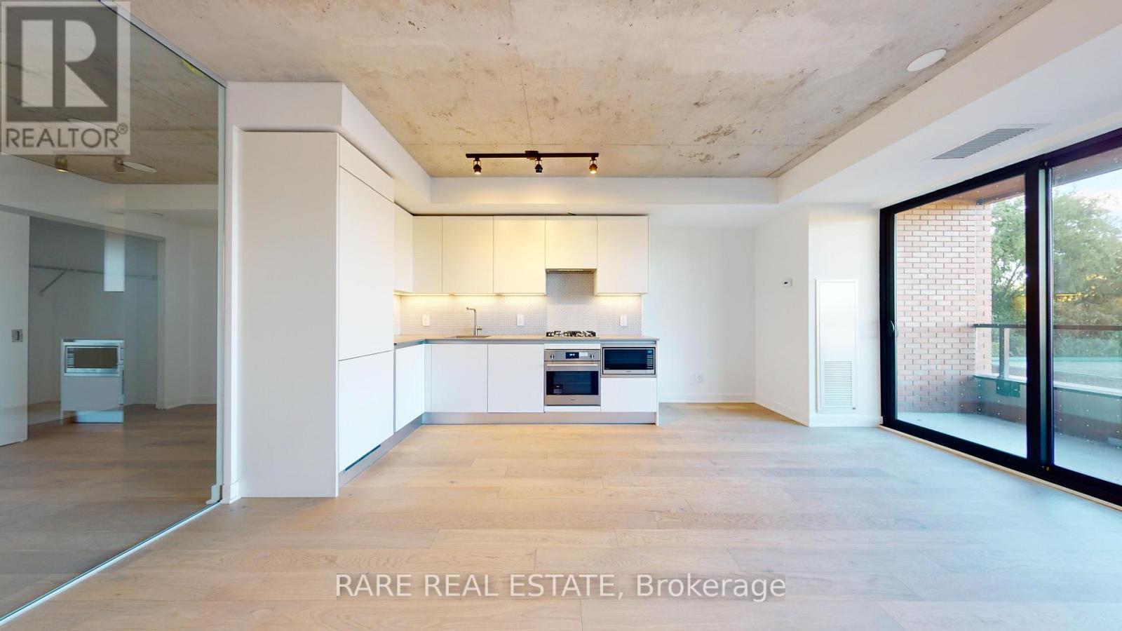 317 - 2720 Dundas Street W, Toronto, ON - Indoor Photo Showing Kitchen