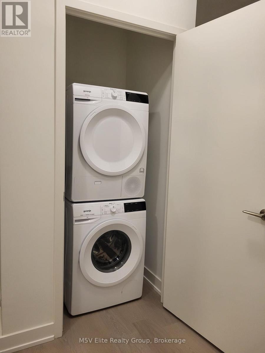 205 - 859 The Queensway, Toronto, ON - Indoor Photo Showing Laundry Room