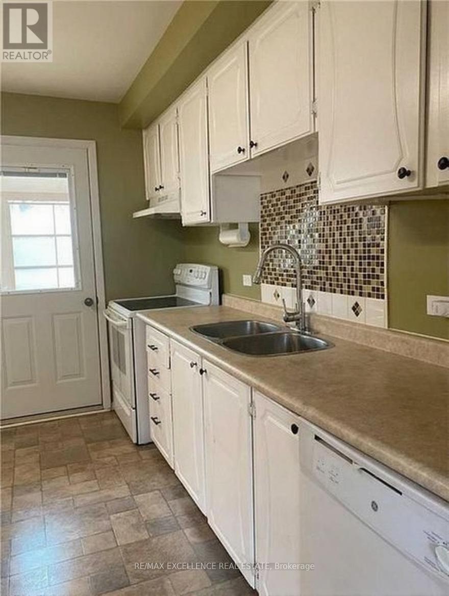7 Dunnett Boulevard, Belleville, ON - Indoor Photo Showing Kitchen With Double Sink