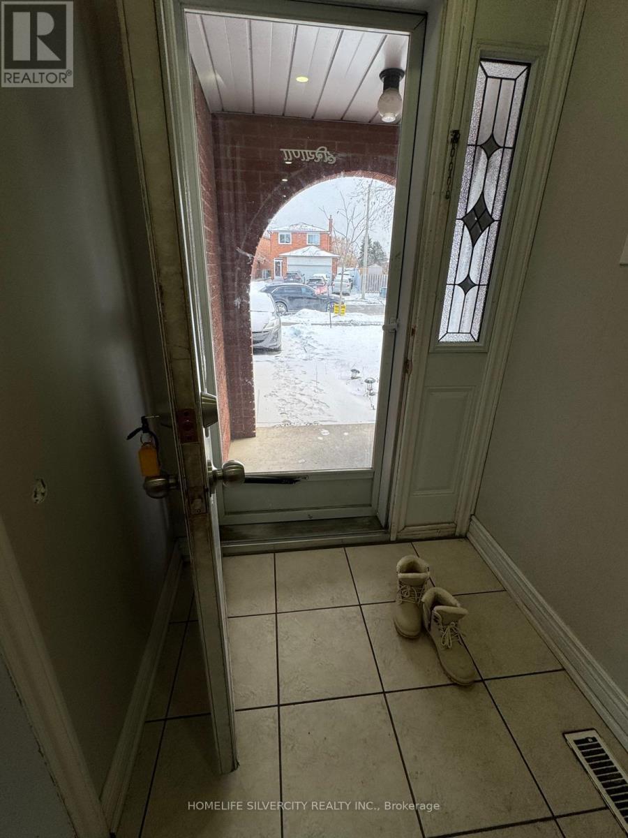 7214 Sigsbee Drive, Mississauga, ON - Indoor Photo Showing Other Room