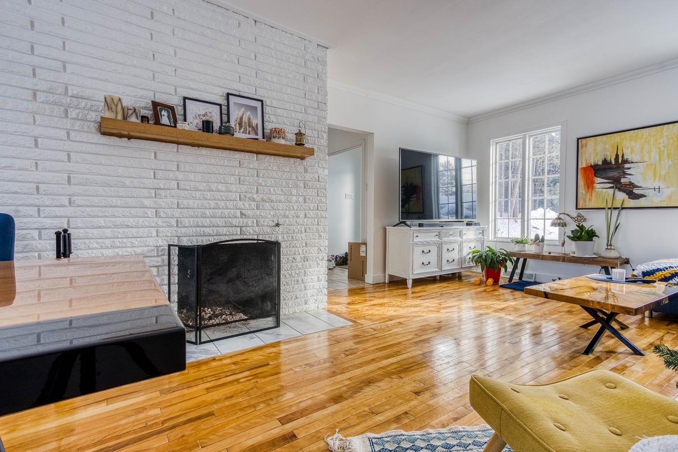 Salon - 114 Rue Du Docteur-Fauteux, Shawinigan, QC - Indoor Photo Showing Living Room With Fireplace