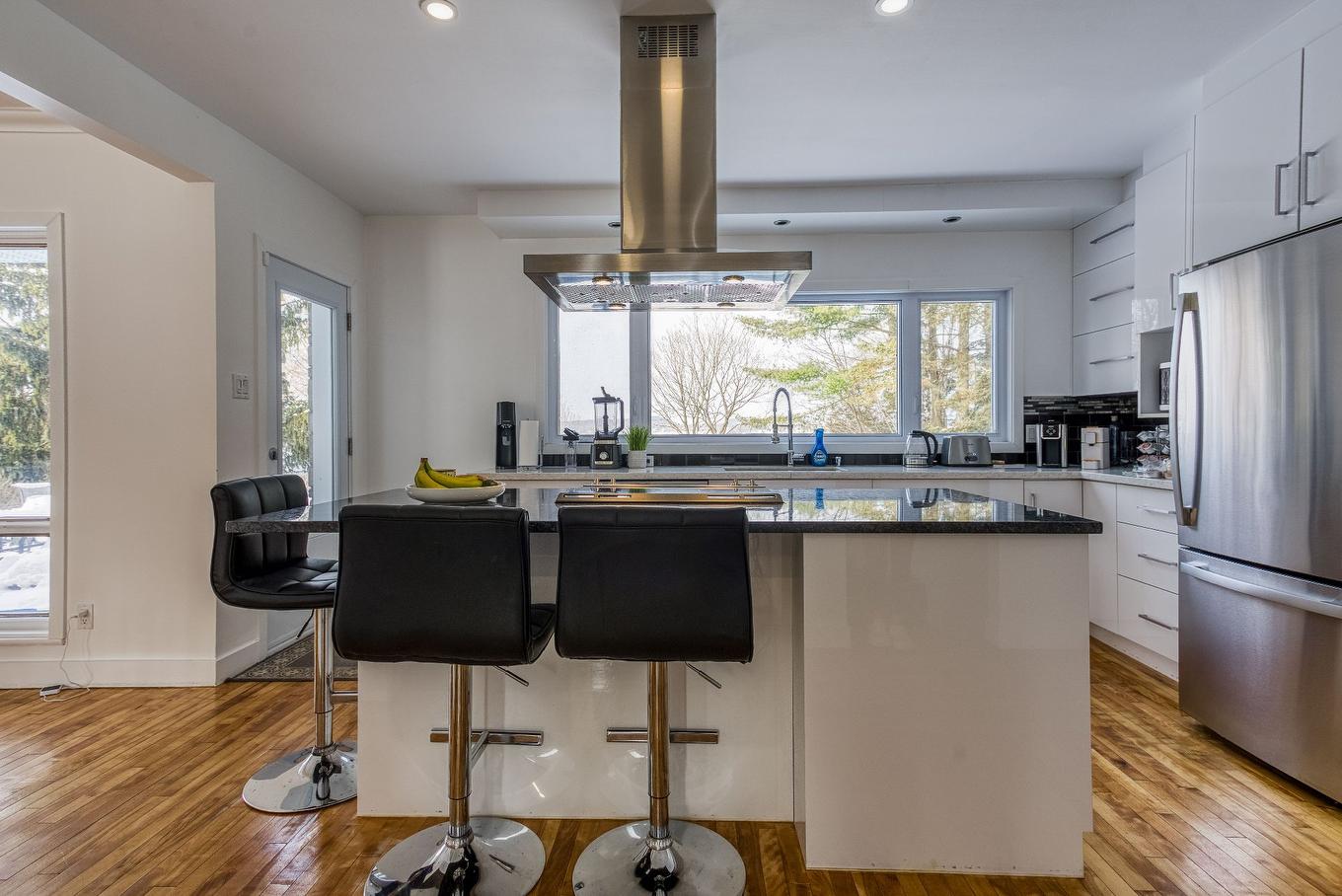 Cuisine - 114 Rue Du Docteur-Fauteux, Shawinigan, QC - Indoor Photo Showing Kitchen With Upgraded Kitchen