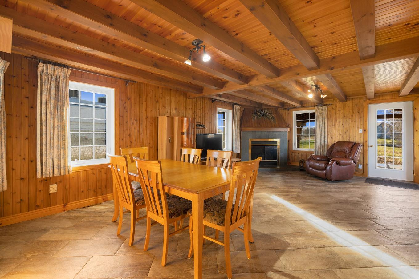 Salle à manger - 2100 Ch. Yamaska, Farnham, QC - Indoor Photo Showing Dining Room With Fireplace