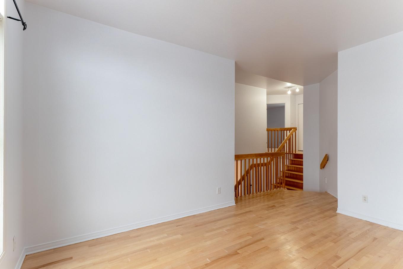 Den - 6263 Rue Des Mimosas, Longueuil (Saint-Hubert), QC - Indoor Photo Showing Other Room