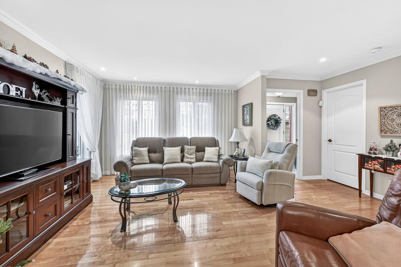 Living room - 15 Rue Louis-Fréchette, Saint-Jean-Sur-Richelieu, QC - Indoor Photo Showing Living Room