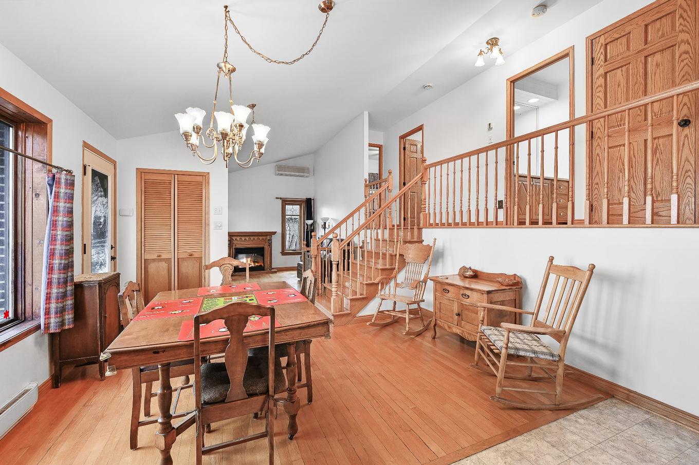 Vue d'ensemble - 16 9E Avenue, Saint-Blaise-Sur-Richelieu, QC - Indoor Photo Showing Dining Room