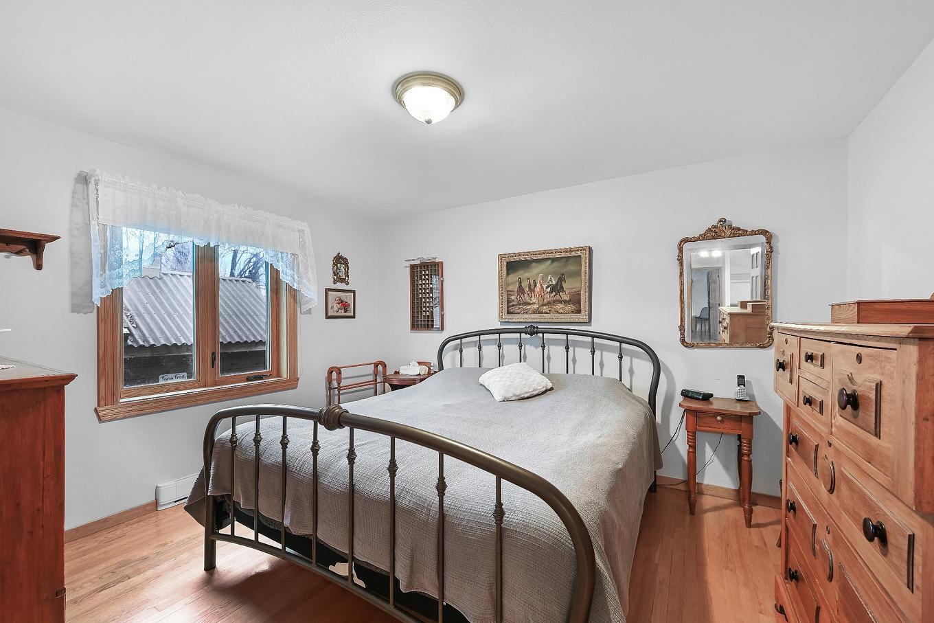 Chambre à coucher - 16 9E Avenue, Saint-Blaise-Sur-Richelieu, QC - Indoor Photo Showing Bedroom