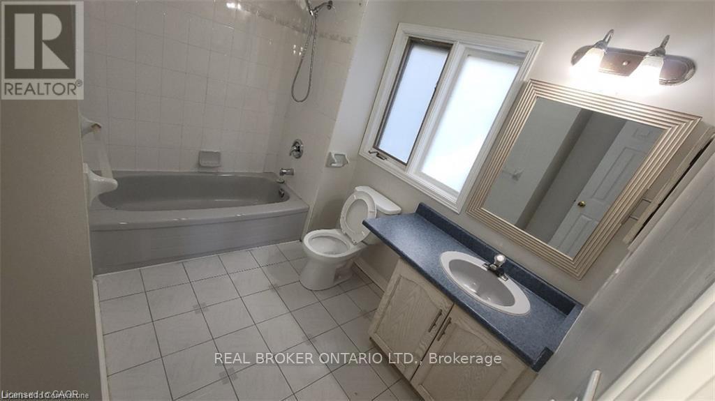 39 Sable Drive, Hamilton, ON - Indoor Photo Showing Bathroom