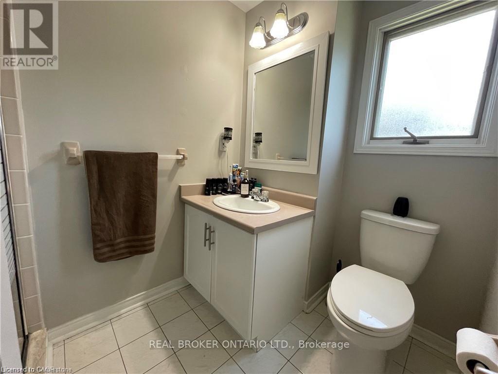 39 Sable Drive, Hamilton, ON - Indoor Photo Showing Bathroom