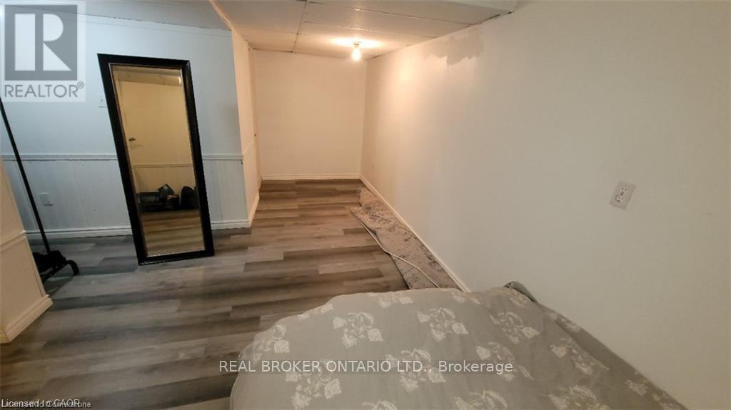 39 Sable Drive, Hamilton, ON - Indoor Photo Showing Other Room