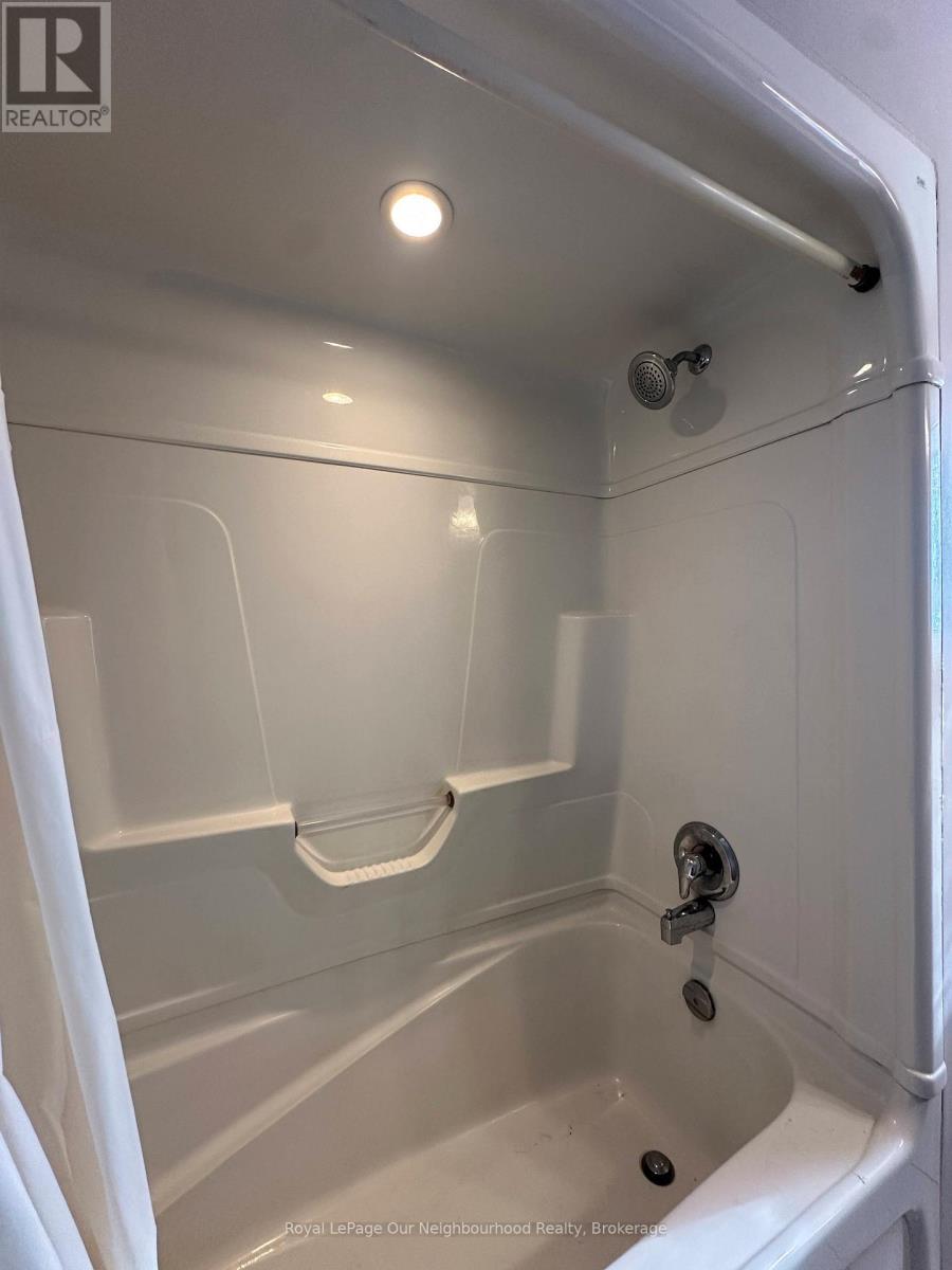 22 Springbrook Drive, Peterborough (Monaghan Ward 2), ON - Indoor Photo Showing Bathroom