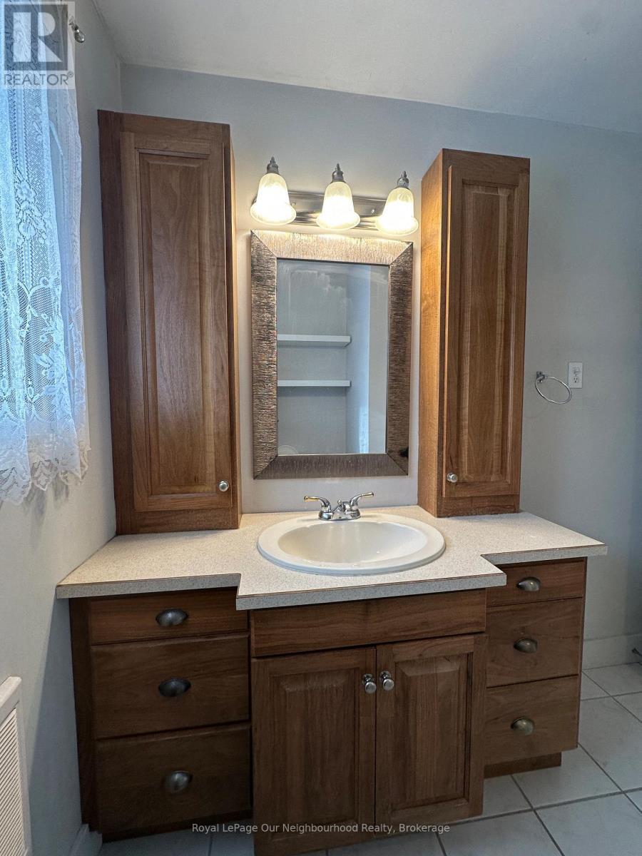 22 Springbrook Drive, Peterborough (Monaghan Ward 2), ON - Indoor Photo Showing Bathroom