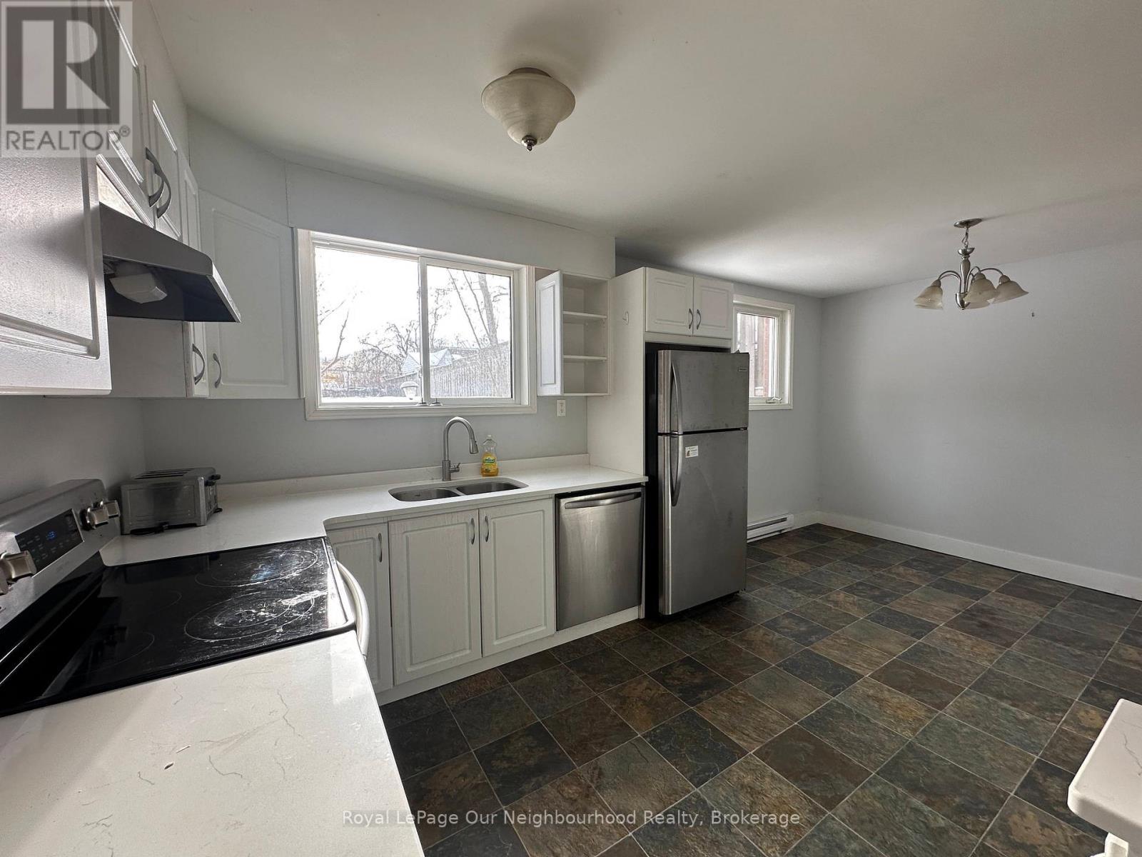 22 Springbrook Drive, Peterborough (Monaghan Ward 2), ON - Indoor Photo Showing Kitchen With Double Sink