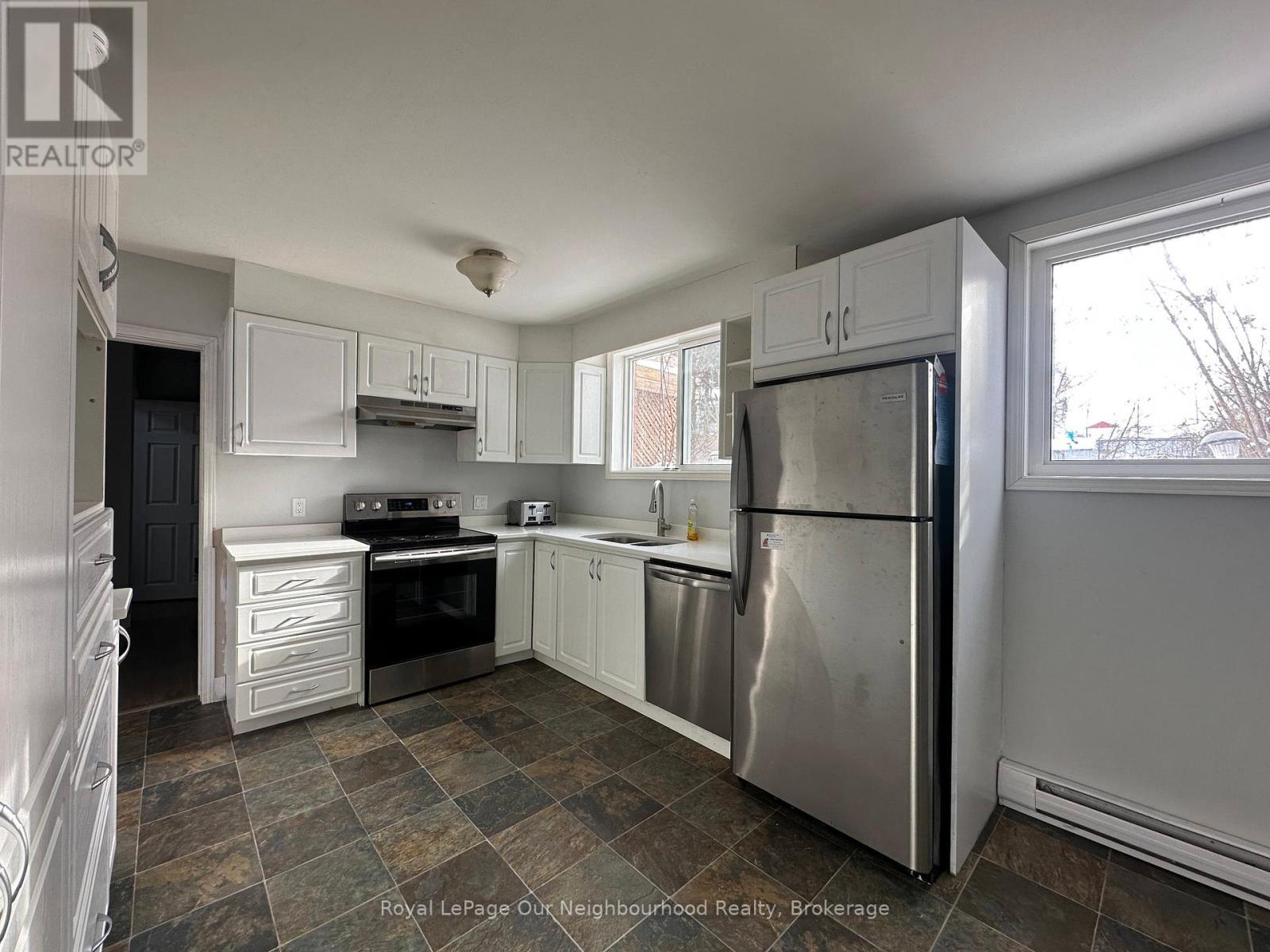 22 Springbrook Drive, Peterborough (Monaghan Ward 2), ON - Indoor Photo Showing Kitchen