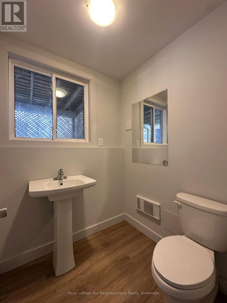 22 Springbrook Drive, Peterborough (Monaghan Ward 2), ON - Indoor Photo Showing Bathroom